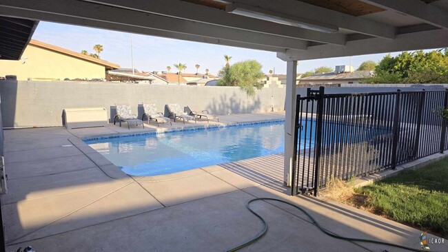 Building Photo - 1635 Ocotillo Dr