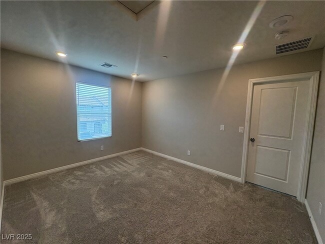 Building Photo - 5376 Lazy Breeze Ave