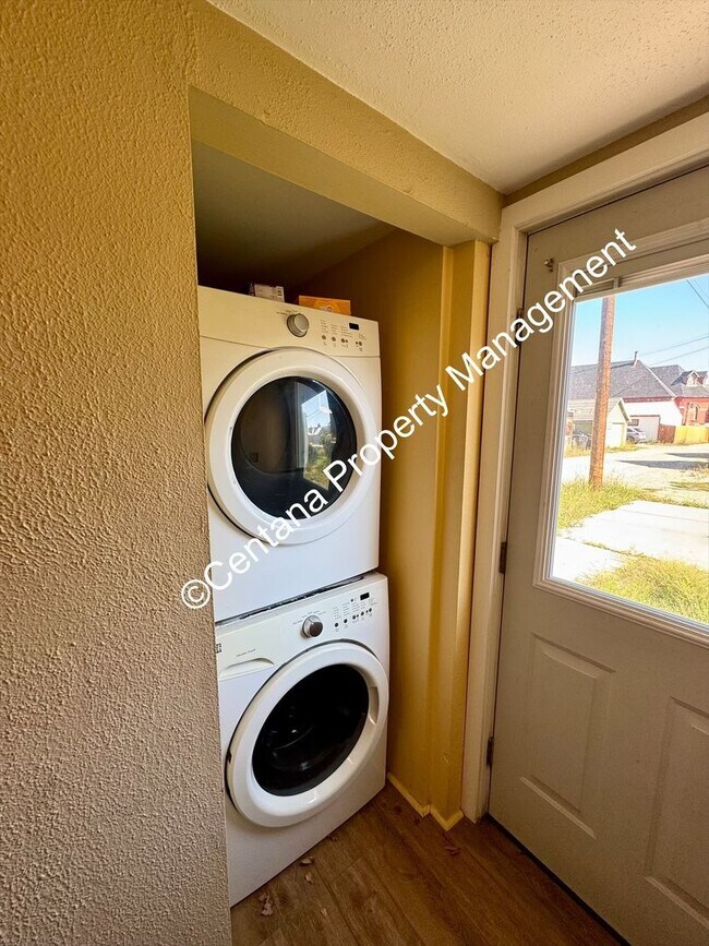 Building Photo - 1 Bed 1 Bath located in the heart of Anaconda