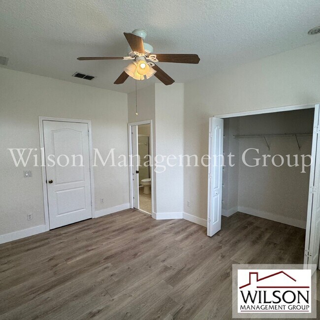 Building Photo - 10328 Manderley Way
