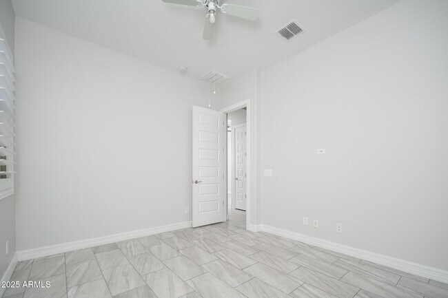 Building Photo - 9752 W Rowel Rd