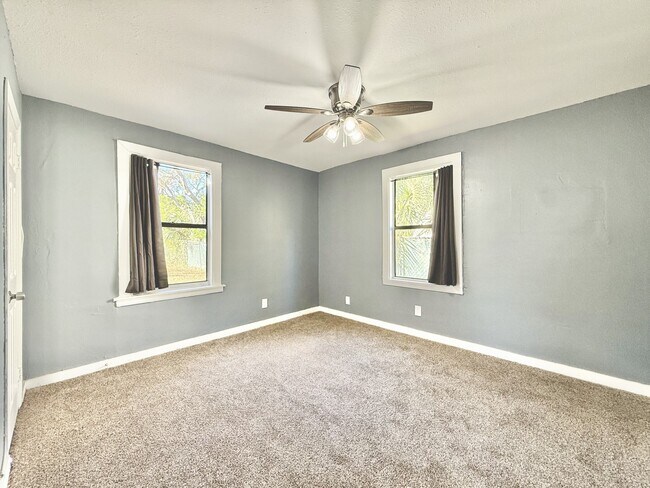 Building Photo - 1828 20th Ave S