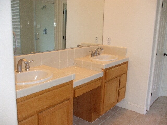 Building Photo - Fabulous Serrano Home