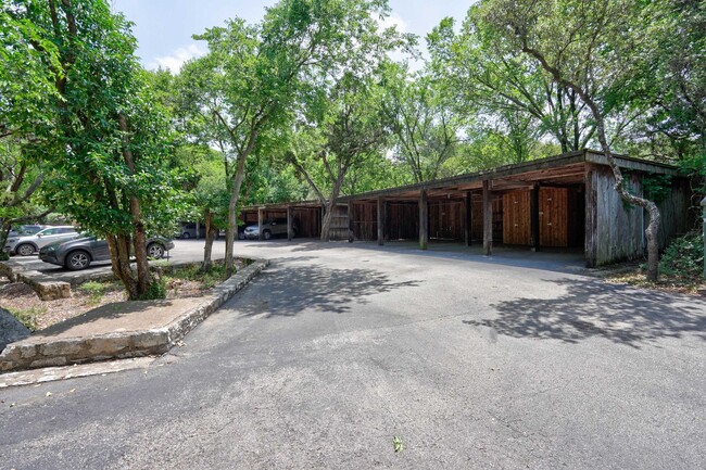 Building Photo - Beautiful 2 Bed / 2 Bath Home with Balcony in Austin