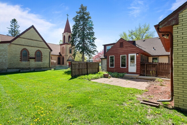 Building Photo - 11 S Church St