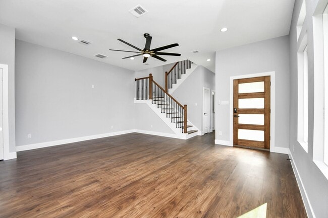 Building Photo - 4215 Rogers St