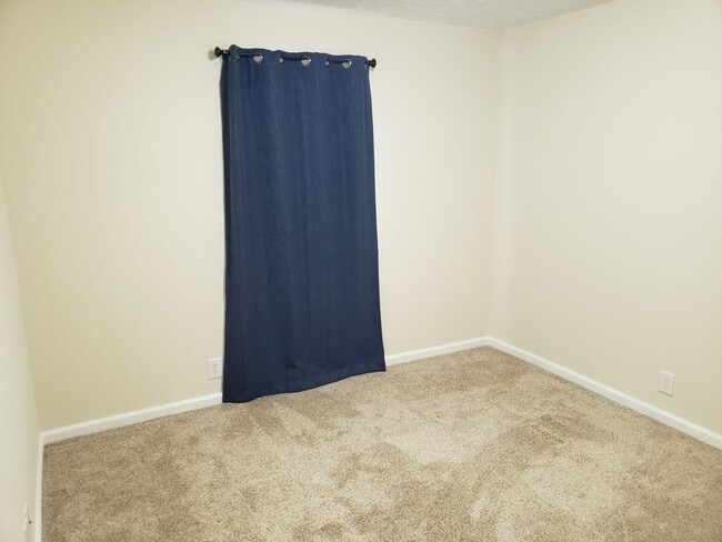 Building Photo - South Nashville Flat Overlooking Pool