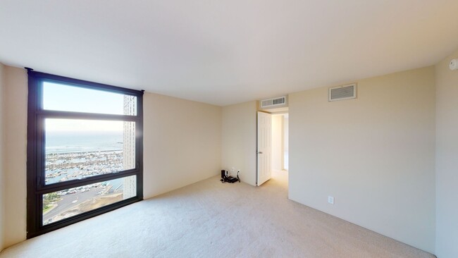 Building Photo - REMODELED and PARTIALLY FURNISHED LUXURY 2...