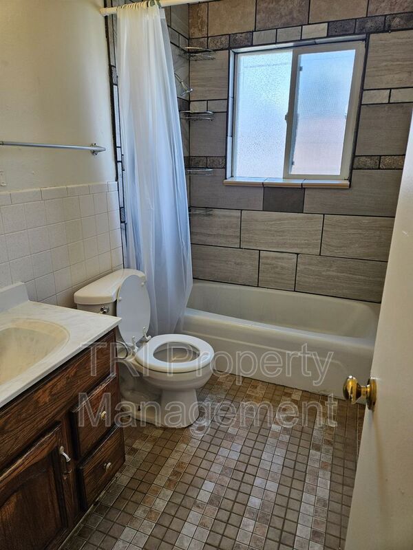 Building Photo - 1229 32nd St