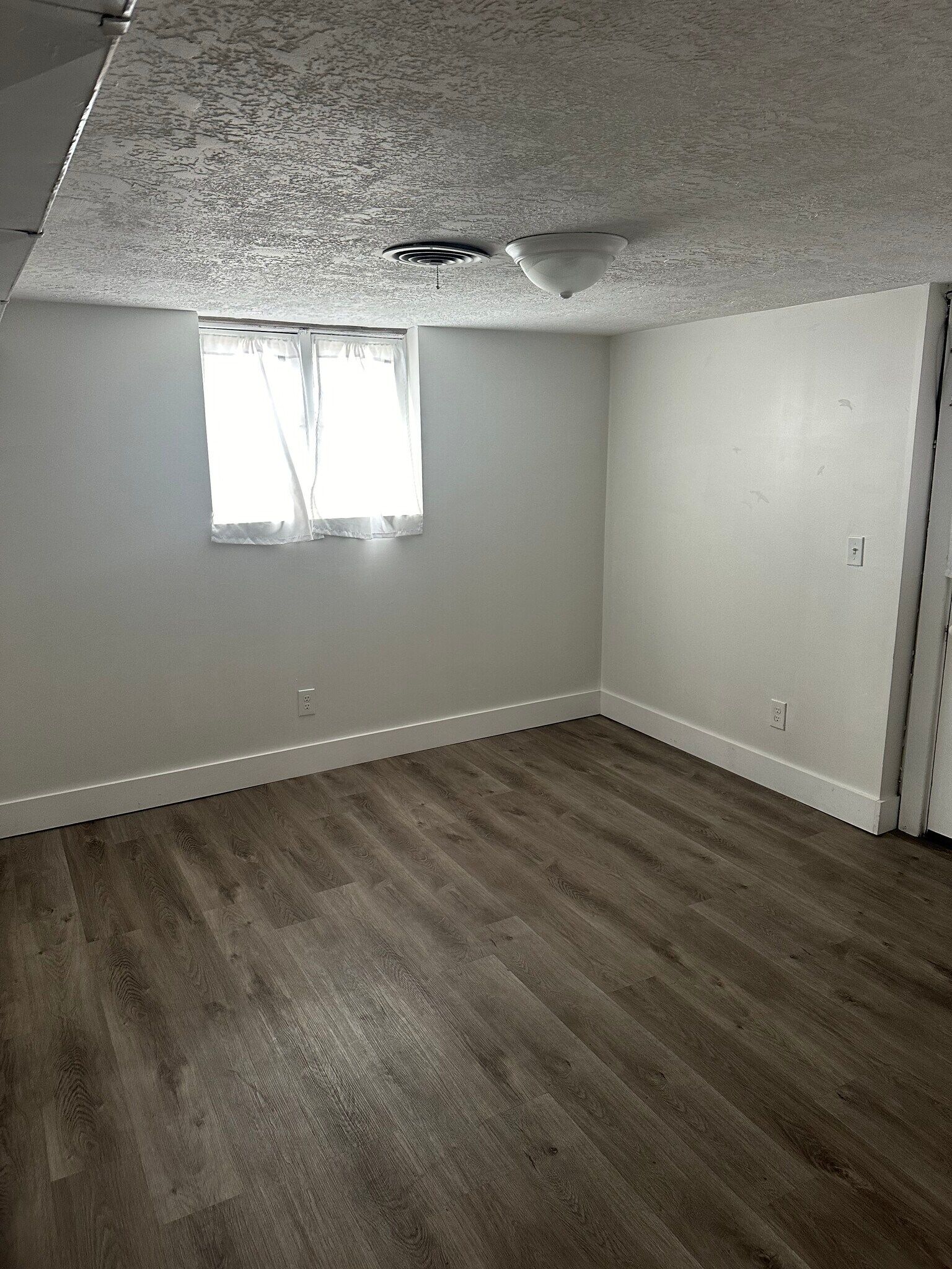 Front Room - 118 W 700 S