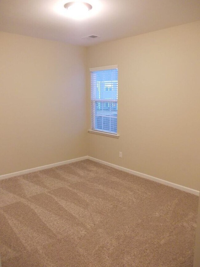 Building Photo - Spacious 4 Bedroom Home in Cox Mill School...