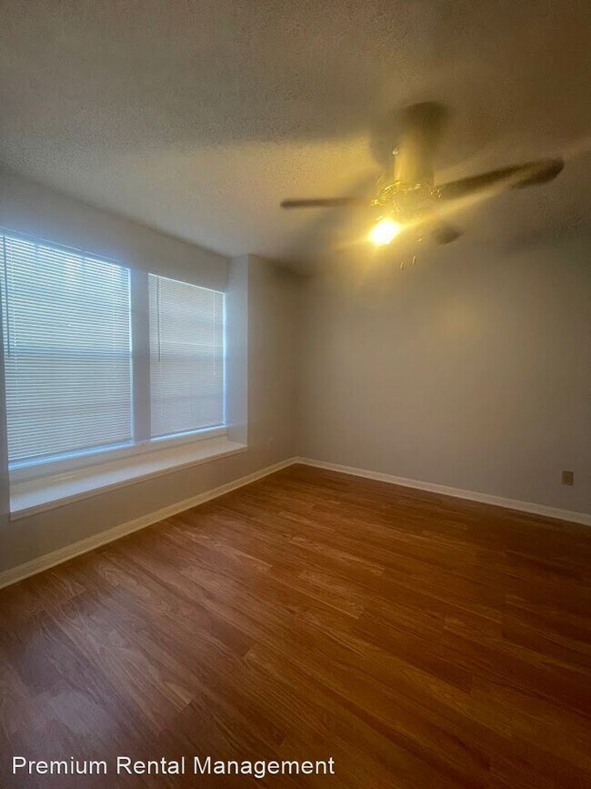 Building Photo - 2 br, 1 bath House - 6118 Westgate Dr #104