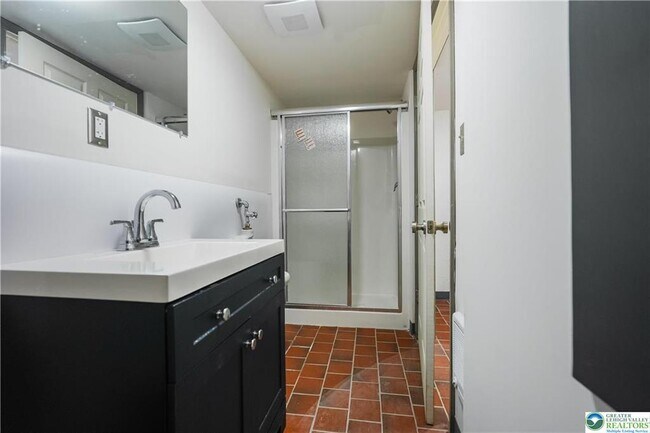 Building Photo - 335 Walnut Dr