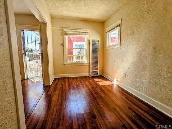 Building Photo - 517 24th St