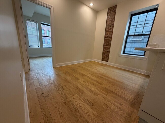 Building Photo - 84 Van Wagenen Ave