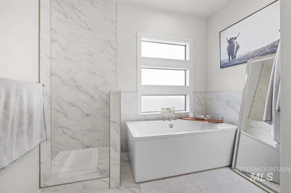 Building Photo - 9901 W Aviara St