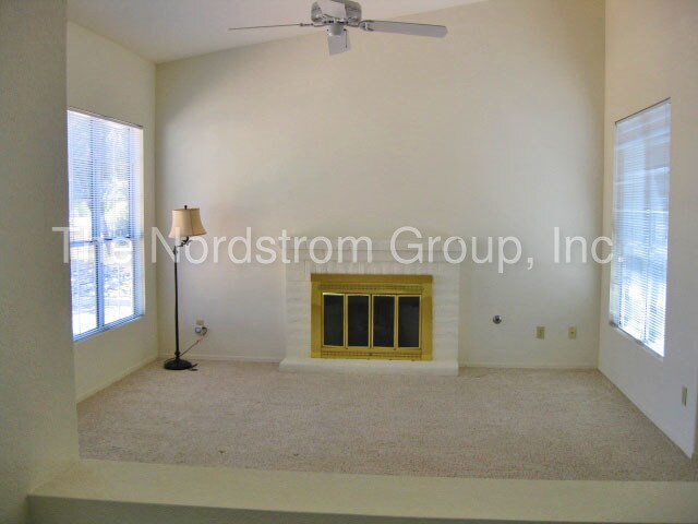 Building Photo - 877 W Annandale Way