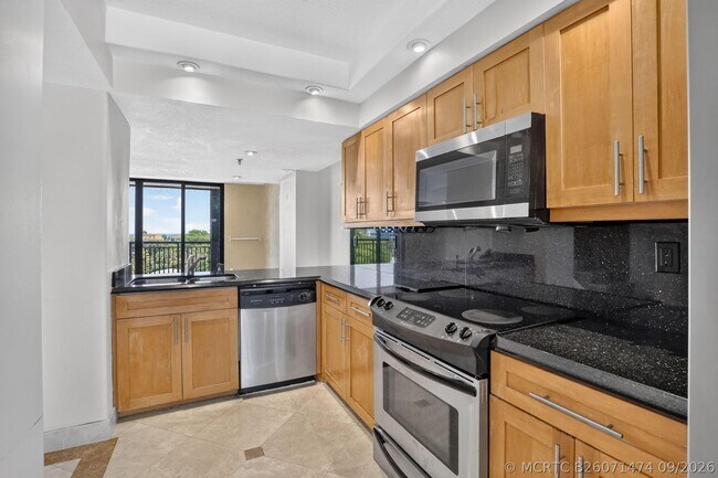 Building Photo - 2300 NE 33rd Ave