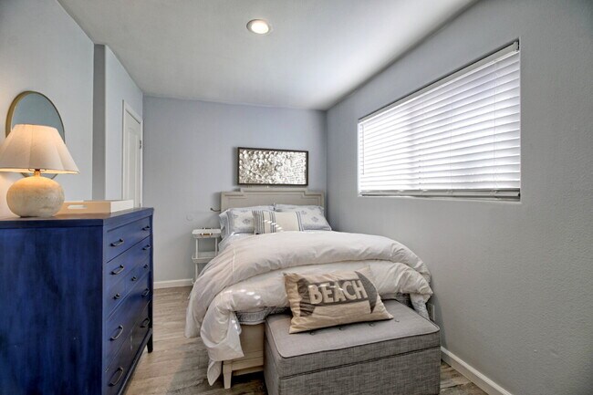 Building Photo - Charming 1-Bedroom Oasis on Highland Drive, Oxnard - Silver Strand