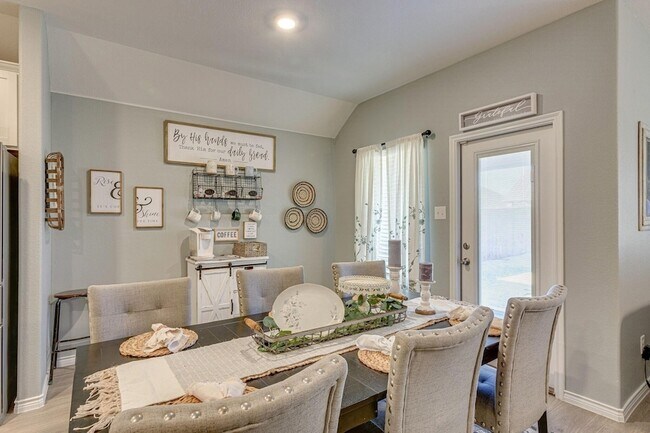 Building Photo - 125 Coyote Trl