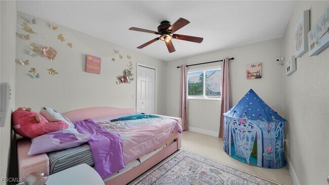 Building Photo - 3730 SE 4th Ave