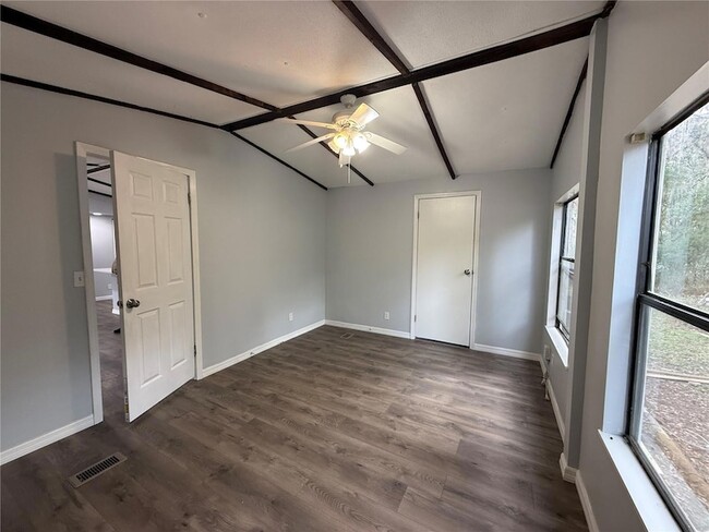 Building Photo - 8824 Overlook Dr