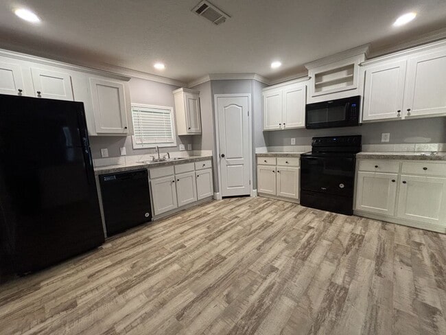 Building Photo - 10 Gatehouse Ct