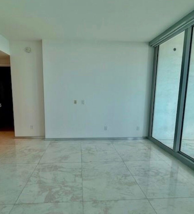 Building Photo - 16901 Collins Ave