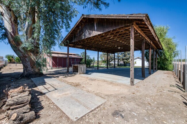 Building Photo - 4105 E Perrin Ave