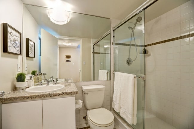 Building Photo - 1235 Yale St