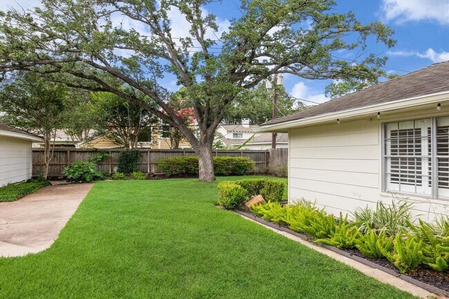 Building Photo - 7810 Pagewood Ln