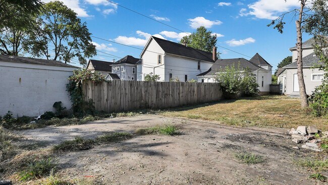 Building Photo - 130 Chicago Ave