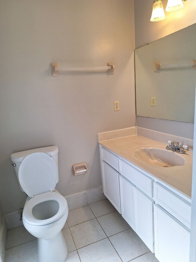 Building Photo - 2BR 2BA SHANGRI-LA DUPLEX