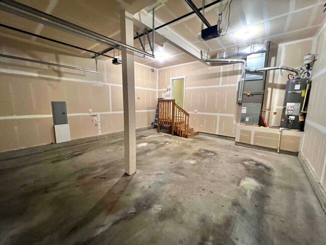 Building Photo - MOVE IN READY: 4bd 2.5ba 2,086 sq ft