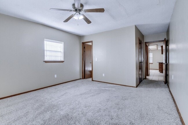Building Photo - 3 bed, 2 bath home in Midwest City
