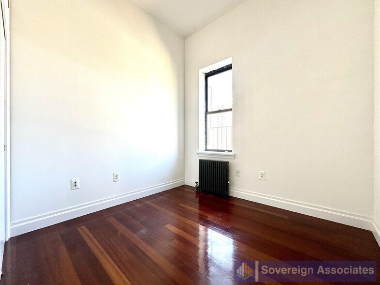 Building Photo - 609 W 137th St