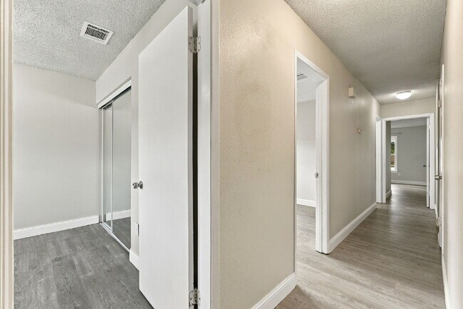 Building Photo - 7203 Timbercreek Dr