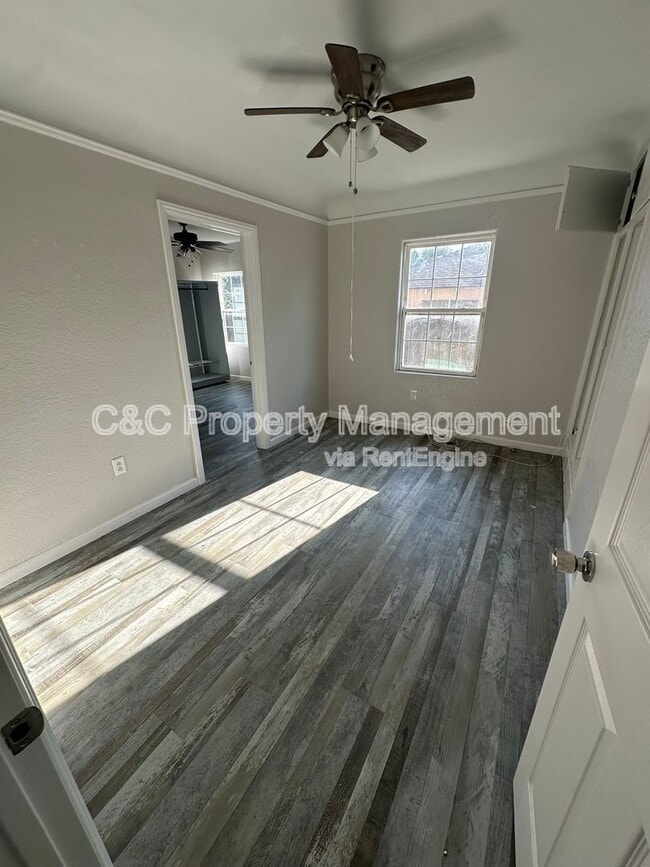 Building Photo - 1325 W Fountain Way