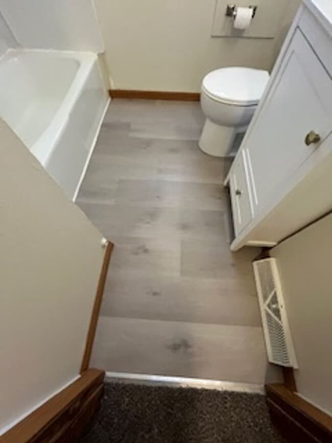 Building Photo - 242