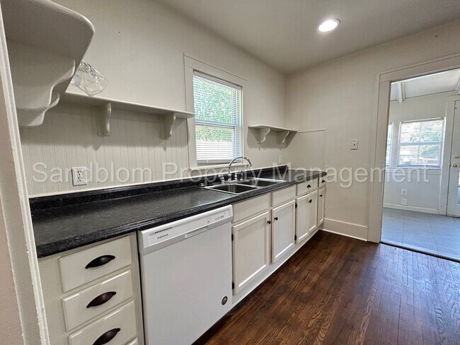 Building Photo - FOR LEASE | University of Tulsa | Availabl...