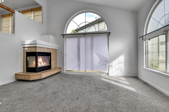 Building Photo - $2,600, 3-bed, 2-bath, located in Denver.