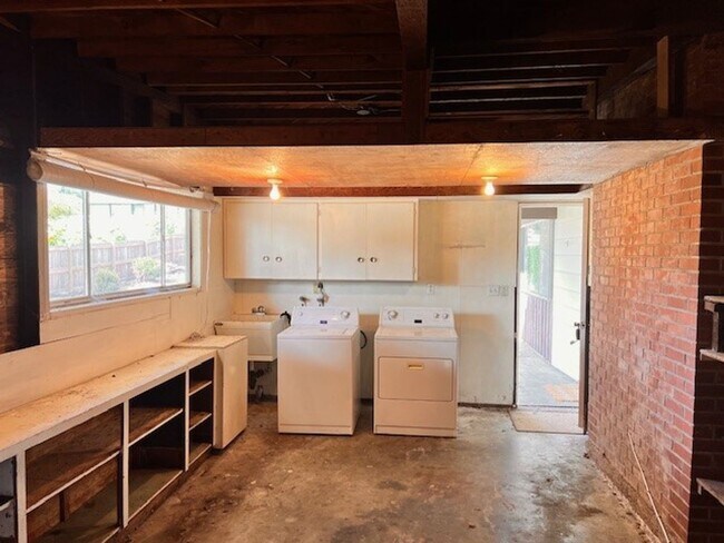 Building Photo - 9996 - Procurement Properties