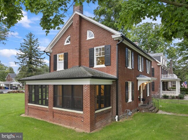 Building Photo - 155 W Lincoln Ave