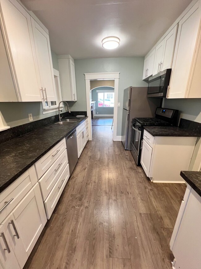 Building Photo - 4 Bed/2 Bath Home in North Park!