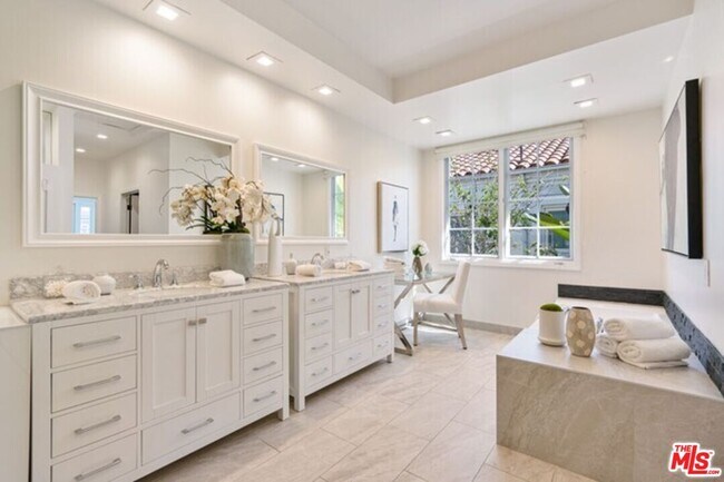 Building Photo - 200 S Almont Dr