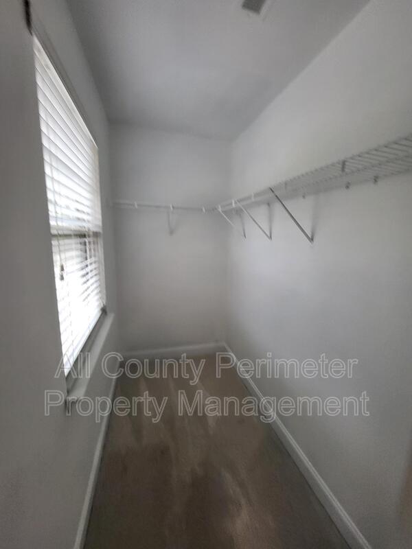 Building Photo - 3748 Sycamore Bend