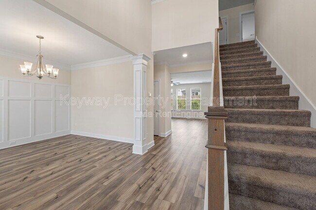 Building Photo - 585 Hampton Dr