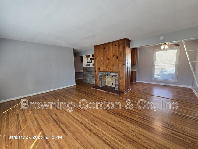 Building Photo - 4924a Briarwood Dr