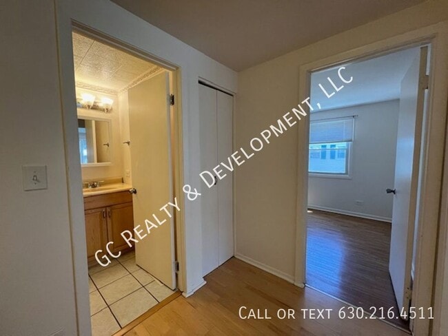 Building Photo - 1800 Jamestown Cir