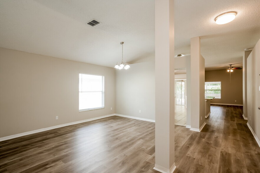 Building Photo - 10270 Oasis Palm Dr